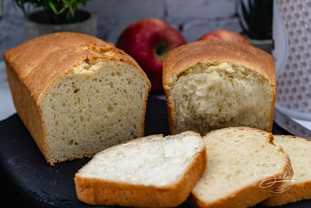 Brioche Rezept - lockerer französischer Stuten mit Butter, schnelles und einfaches Brioche Rezept für traditionell, weicher, lockerer französischer Stuten. Weißbrot zum Frühstück, süßer Stuten