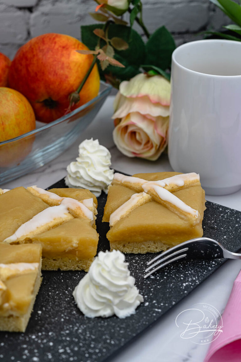 Einfacher Blechkuchen – Rezept mit Apfelmus