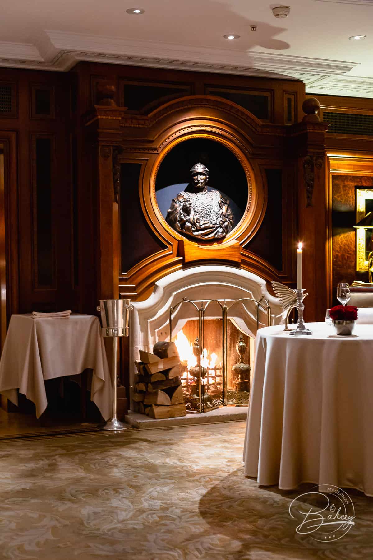 Lorenz Adlon Esszimmer - Restaurant im Adlon Hotel - Das 2-Sterne-Restaurant mit Spitzenkoch Hendrik Otto definiert Tradition und Moderne neu. Unter Leitung von Maître Boris Häbel. Fine Dining - Kempinski Adlon Hotel - Restaurant am Brandenburger Tor