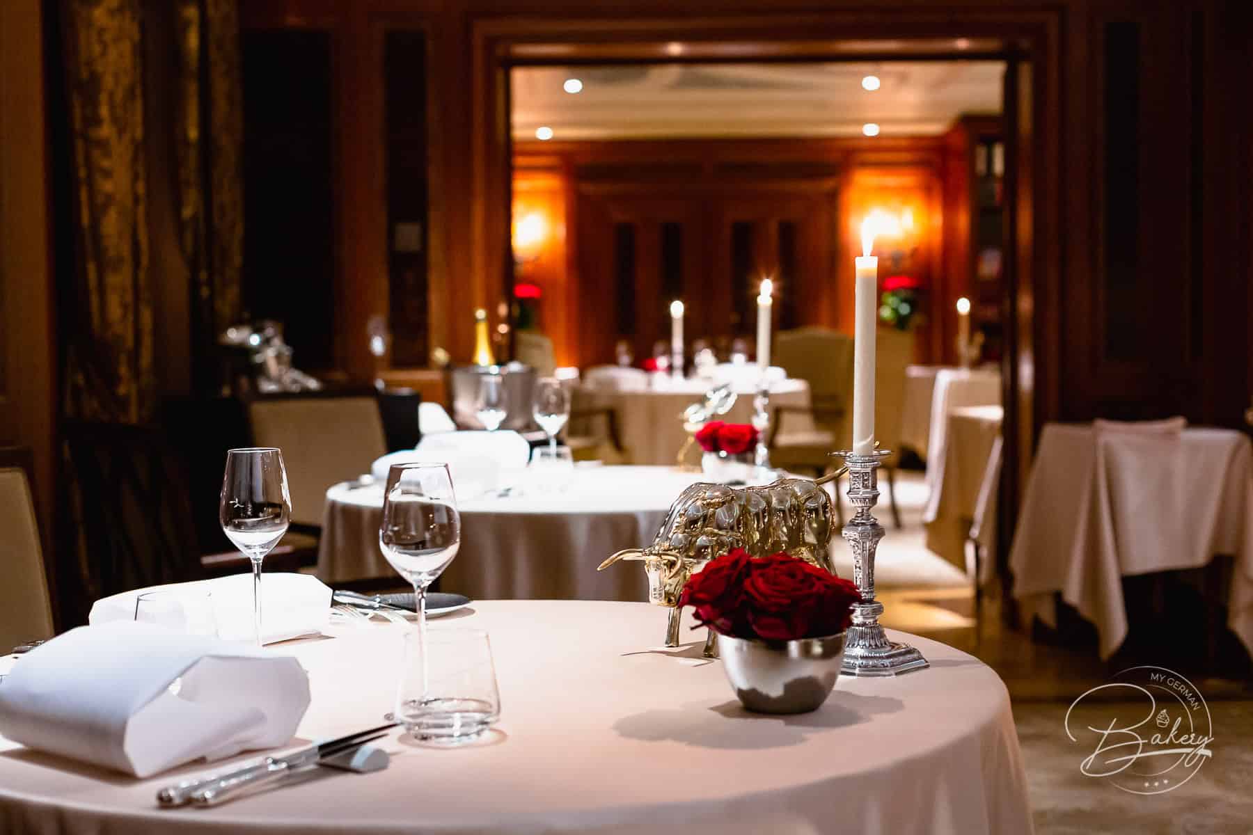 Lorenz Adlon Esszimmer - Restaurant im Adlon Hotel - Das 2-Sterne-Restaurant mit Spitzenkoch Hendrik Otto definiert Tradition und Moderne neu. Unter Leitung von Maître Boris Häbel. Fine Dining - Kempinski Adlon Hotel - Restaurant am Brandenburger Tor