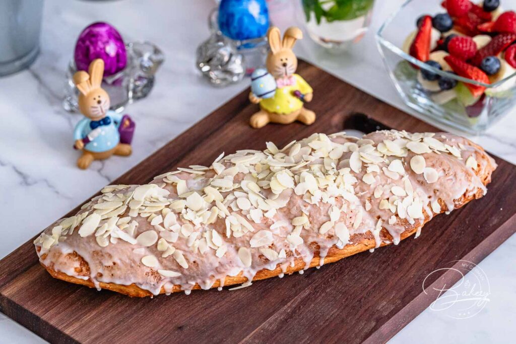 Süßer Stuten als Osterbrot - dsa leckere Brot gehört natürlich zu den besonderen und besten Osterrezepten. 