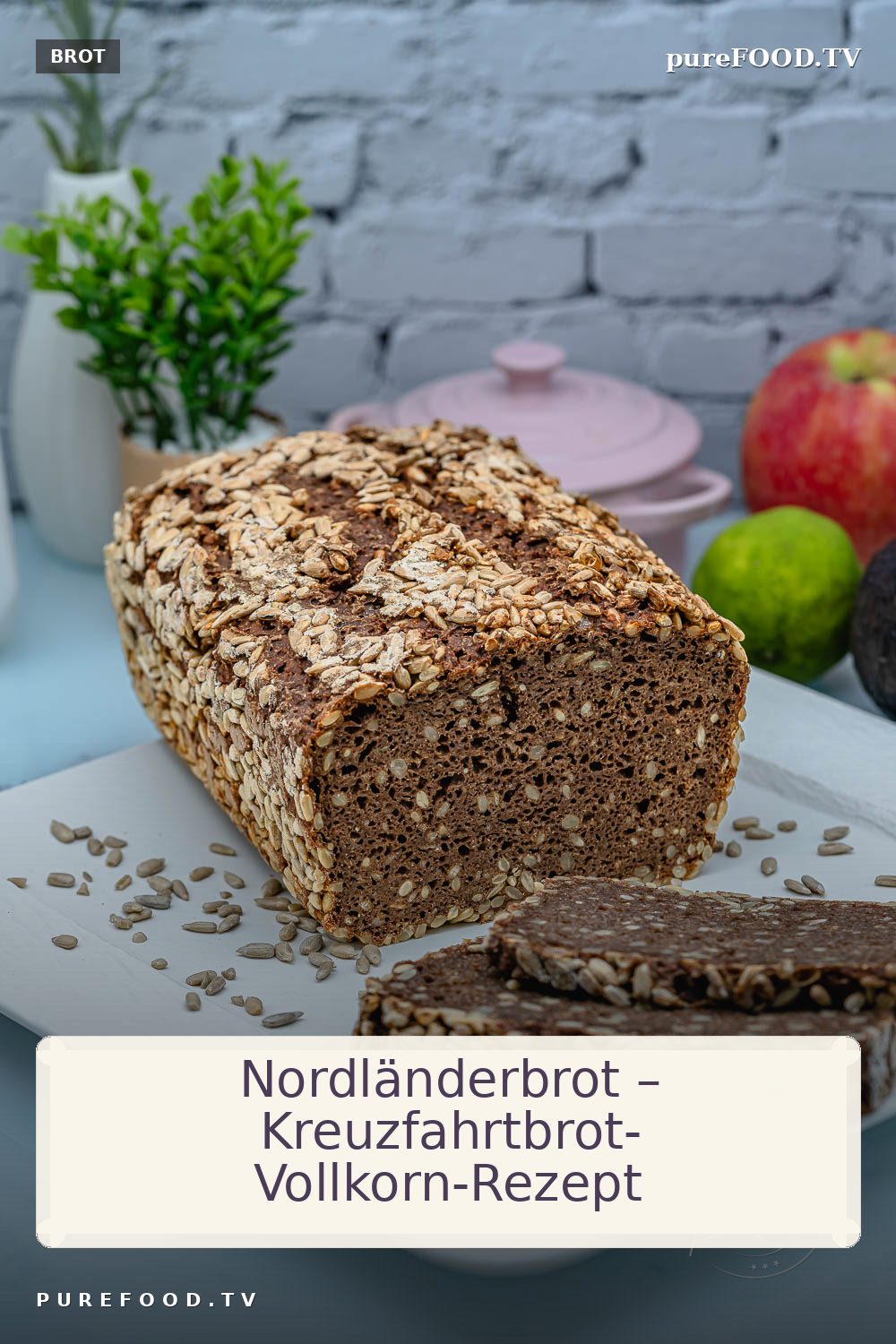 Jedes Kreuzfahrtschiff hat ein eigenes besonderes Brot-Rezept. Lecker, nahrhaft und häufig auch gesund. Das Problem – man findet das Rezept häufig nur auf der Kreuzfahrt und probiert dann selber aus, wie es passt. Dieses Kreuzfahrtbrot-Rezept erinnert stark an meine Zeit auf der Aida, während einer wunderschönen Reise nach Norwegen.