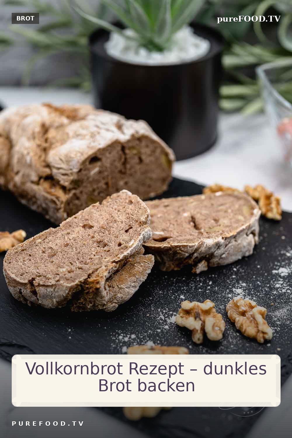 Knuspriges und bestes Vollkornbrot Rezept für ein dunkles Brot mit Roggenmehl und Dinkel Vollkorn Mehl. Einfach, schnell und lecker saftig zu einer krossen Kruste ist mein Rezept für dunkles Vollkorn Brot. Das Vollkornbrot Rezept eignet sich auch als dunkles Baguette und wird bei uns auch oft als Walnussbrot bezeichnet, wenn wir das dunkles Brot mit Walnüssen backen.