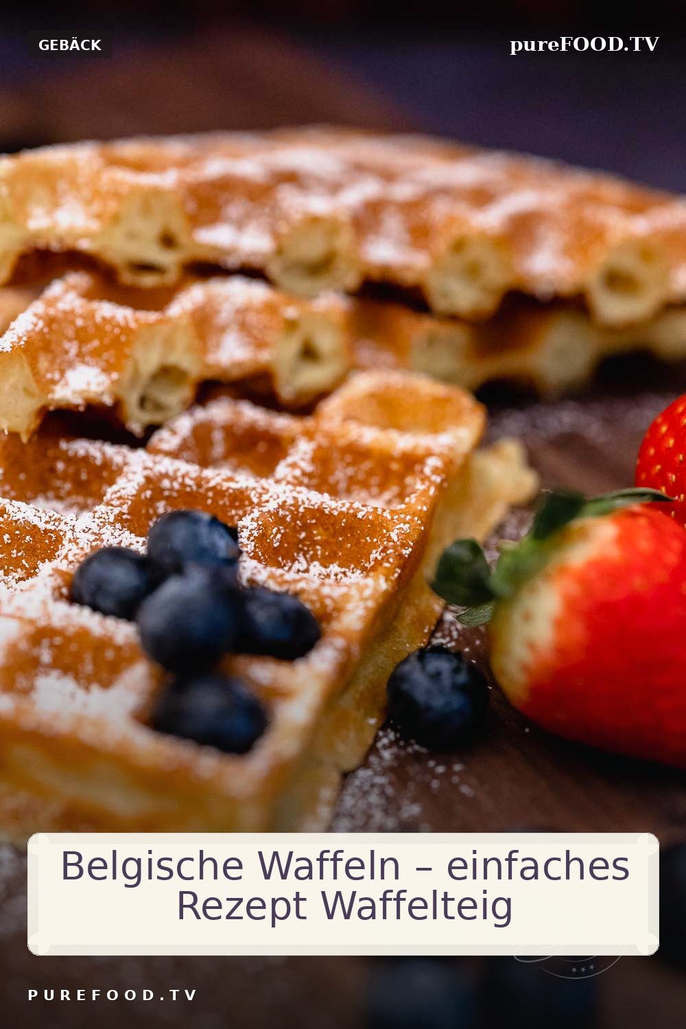 Unser Waffel Rezept für lockere und trotzdem knusprige Waffeln, wie diese belgischen Waffeln zaubert man schnell und leicht ohne Wartezeiten aus einfachen Zutaten. Schmeckt absolut lecker und am besten, wenn sie noch leicht warm sind.