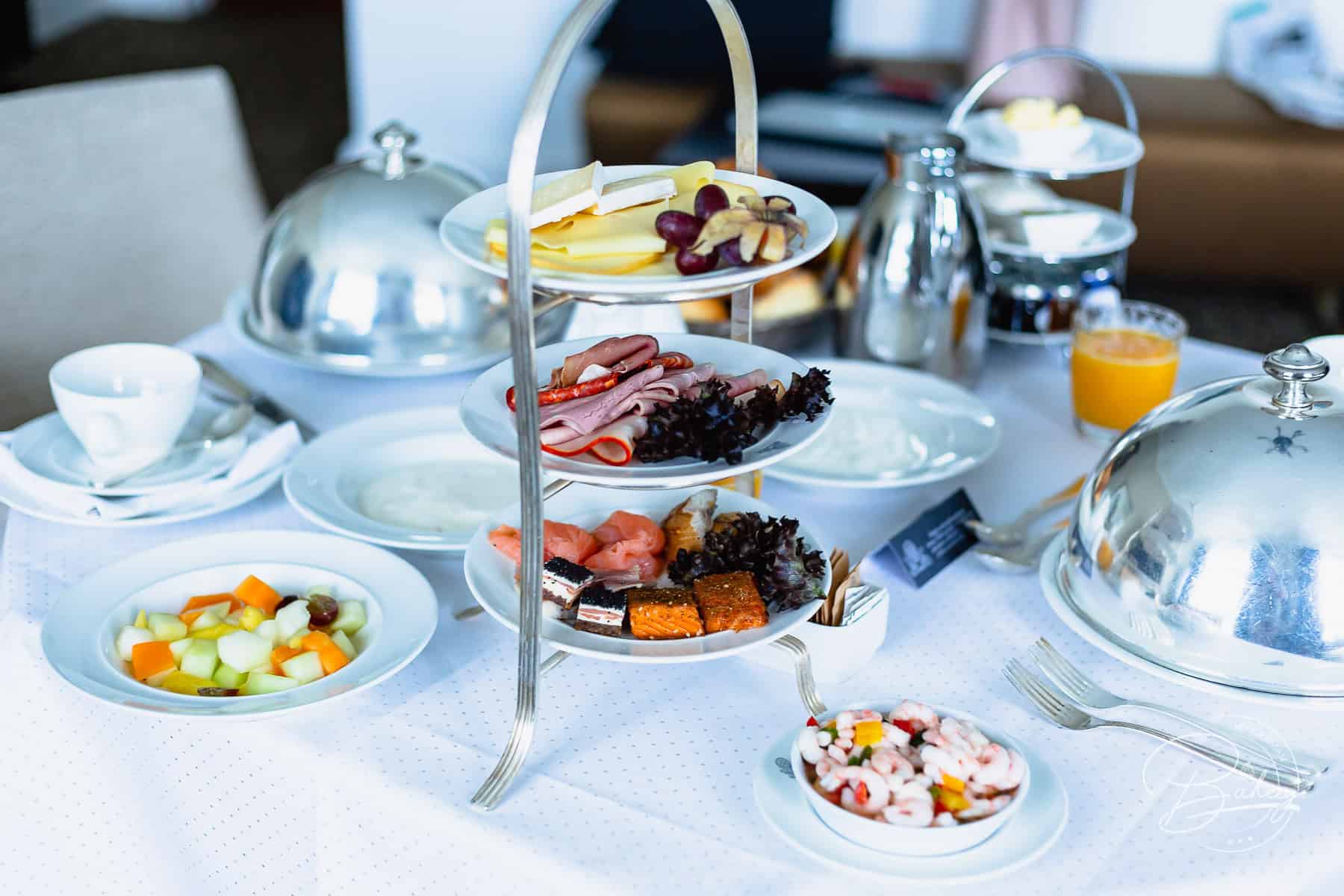 Inroom-Dining im Hotel Atlantic Kempinski Hamburg - Frühstück & Dinner - Inroom-Dining im Luxushotel Kempinski Hotel Atlantic in Hamburg. Ein Blick auf die Alster, ein schönes Frühstück, ein tolles Abendessen - Erfahrungen
