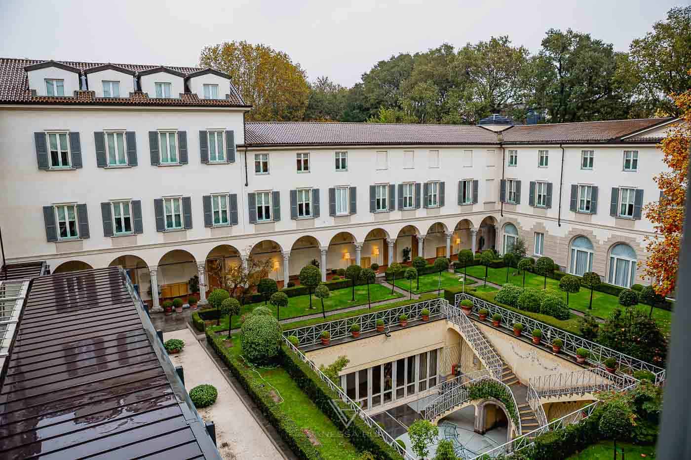 Four Seasons Hotel Mailand - Erfahrung & Eindruck - Eindruck vom Luxushotel Four Seasons Hotel Mailand in der Via Gesù in Milan. Mitten in der Innenstadt mit Luxus-Wellness, Bar und Shopping.