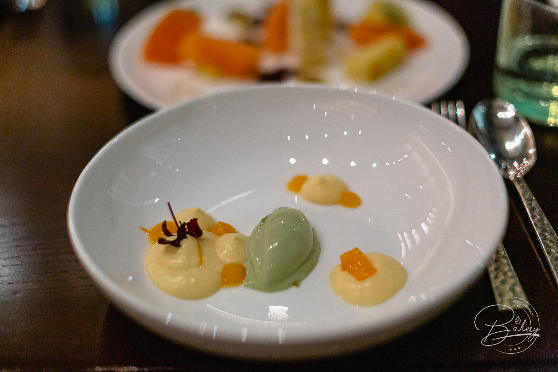 Sra Bua by Tim Raue - Restaurant Adlon Berlin - Abendessen am Brandenburger Tor, im Restaurant Sra Bua by Tim Raue. Hotel Adlon Berlin, thailändische Küche, Ruam Gan, geteiltes Menü mit Asiatischer Küche