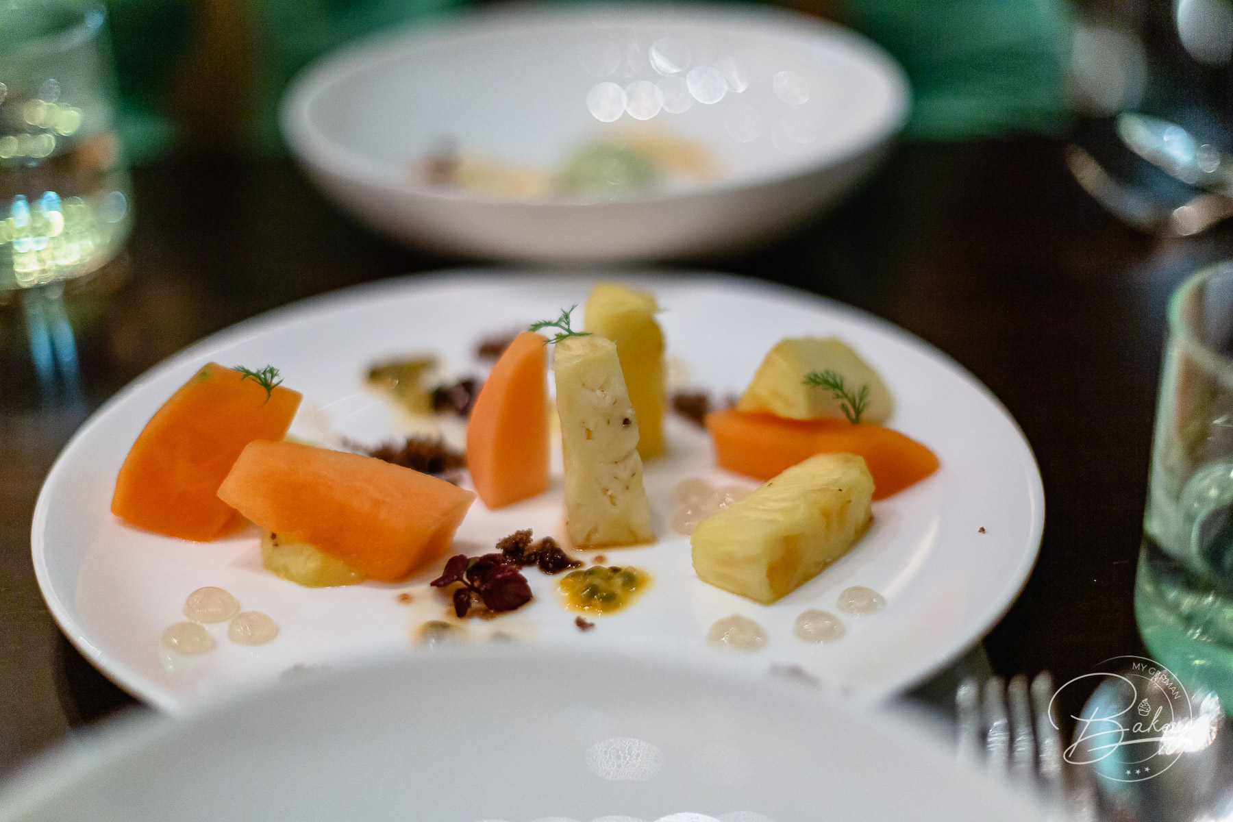 Sra Bua by Tim Raue - Restaurant Adlon Berlin - Abendessen am Brandenburger Tor, im Restaurant Sra Bua by Tim Raue. Hotel Adlon Berlin, thailändische Küche, Ruam Gan, geteiltes Menü mit Asiatischer Küche