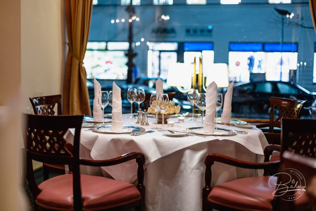 Der Bristol Grill Berlin am Kurfüstendamm in Berlin - Erlebnisgastronomie - "The Grill" am Kudamm in Berlin im KEMPI Hotel Kempinski - Der GRILL im KEMPI in Berlin - am Ku