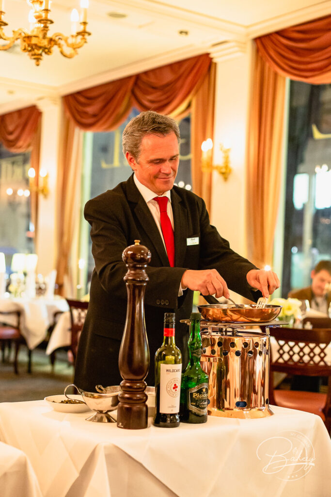 Der Bristol Grill Berlin am Kurfüstendamm in Berlin - Erlebnisgastronomie - "The Grill" am Kudamm in Berlin im KEMPI Hotel Kempinski - Der GRILL im KEMPI in Berlin - am Ku
