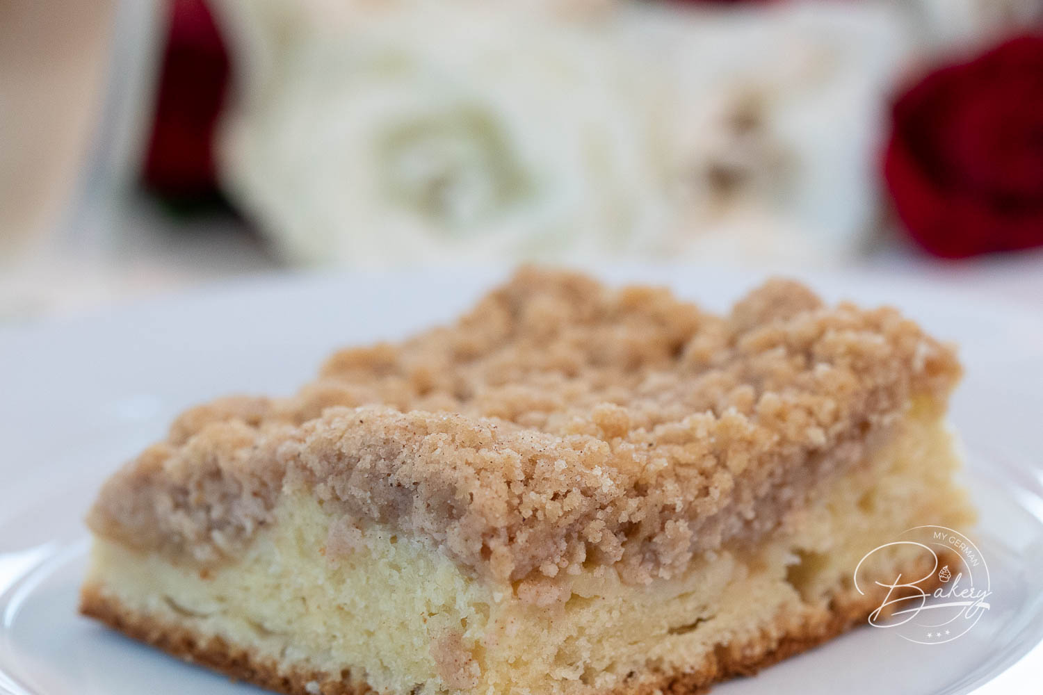 Yeast cake with apple - sheet cake recipe with crumble - recipe yeast cake with apple sauce - crumble cake baking - Easy recipe for yeast cake with apple sauce and crumble cake as apple cake recipe. Apple cake as a sheet cake and yeast cake recipe with cinnamon as a Christmas cake option.