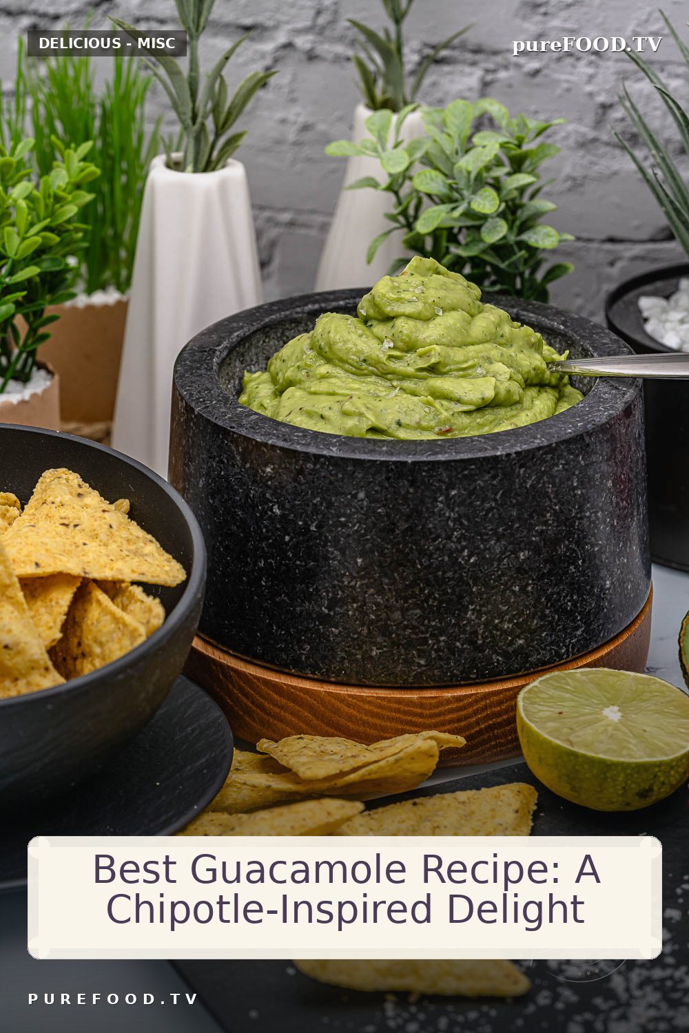 Welcome to MyGermanBakery.com, where we’re not just about pretzels and rye bread – we love exploring flavors from around the world! Today, we’re diving into a creamy, zesty, and slightly spicy treat: the best guacamole recipe you’ll ever try, inspired by the famous Chipotle guacamole. This isn’t just any dip; it’s a game-changer for your