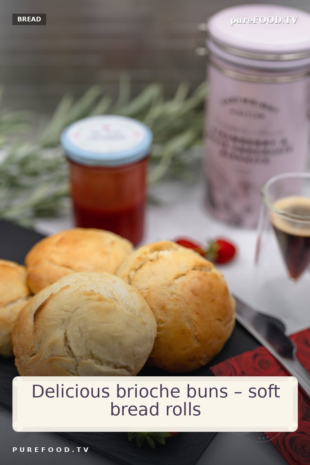 Our simple and best brioche buns recipe for the most delicious homemade brioche buns. Brioche buns, bread rolls with yogurt or shortbread better than from the bakery for the perfect Sunday breakfast and brunch.